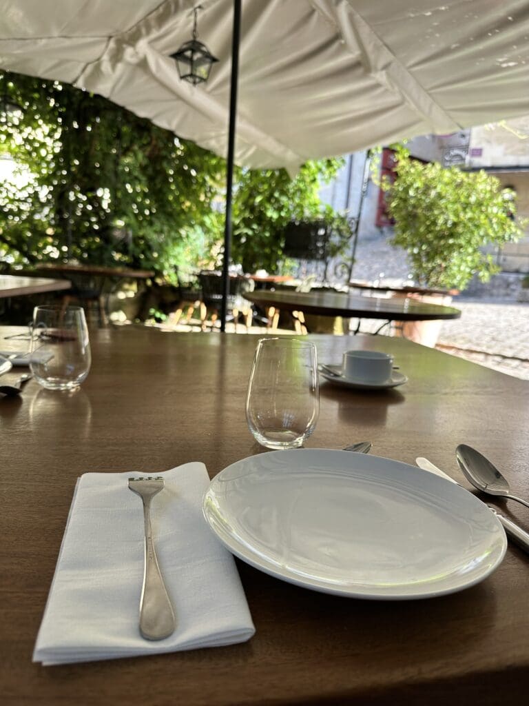 Breakfast in St Emilion - Left Bank