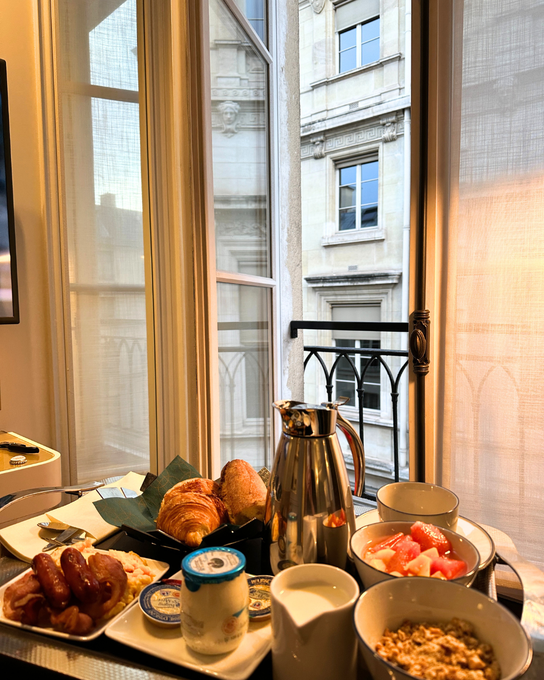 Travel planning with breakfast in bed