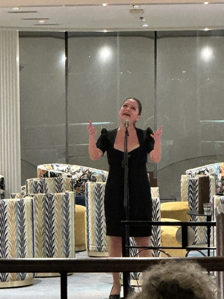 Edith Piaf entertainment on a Seine river cruise